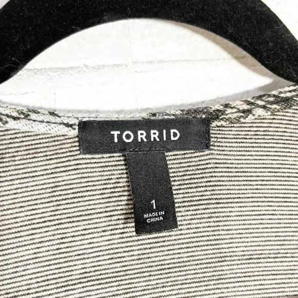 Torrid Gray Plaid Tab Sleeve Open Front Jacket Cardigan Women's Plus Size 1X - Picture 5 of 7